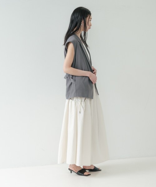 GALLEST(ギャレスト)の「Comfy SET UP|ベルテッドジレ【セットアップ対応/通勤/カセット服/接触冷感/UVカット】(ベスト・レディース・ブラック/ダークグレー/キャメル/ライトブルー・40/38/36)」の10枚目の写真