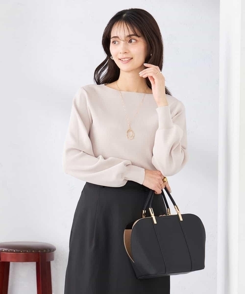 a.v.v（アーヴェヴェ）の「【WEB限定/洗える/UVカット】ボートネックパフスリーブニット（ニット/セーター・レディース・ホワイト/ブルー/クリーム/ブラック/グレー系その他・40/38/42/36）」の4枚目の写真