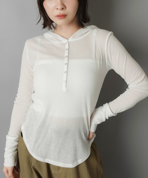 SPINNS(スピンズ)の「最強シルエット☆フード付きヘンリーネックフィットトップス(Tシャツ/カットソー・レディース・ホワイト/ブラック/杢グレー・ONESIZE)」の8枚目の写真