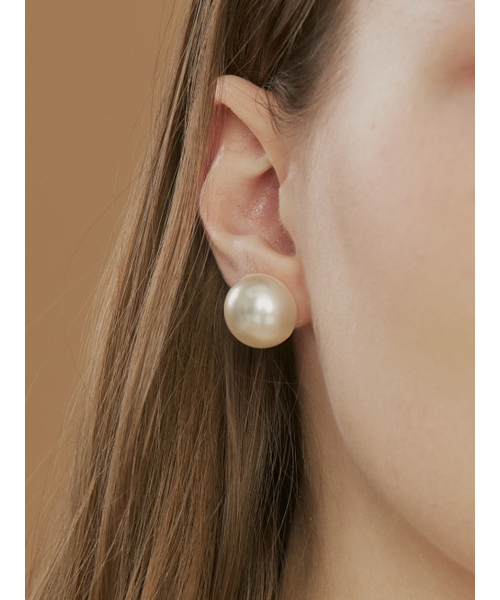HEI（ヘイ）の「pumpkin pearl earring (14mm/16mm)（ピアス（両耳用）・レディース・その他・14/16）」の3枚目の写真