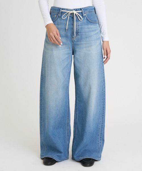 YANUK（ヤヌーク）の「Relax バギーストレート"MARY"（デニムパンツ・レディース・ライトブルー・L/M/S）」の4枚目の写真