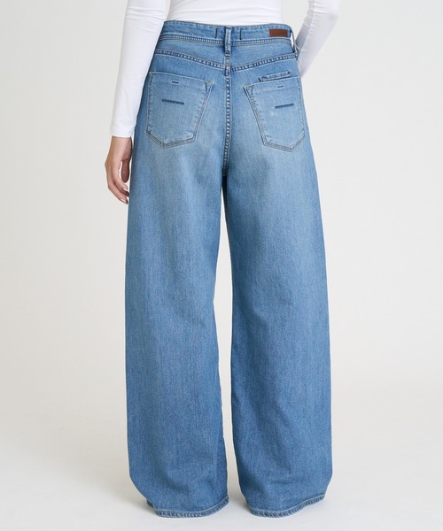 YANUK（ヤヌーク）の「Relax バギーストレート"MARY"（デニムパンツ・レディース・ライトブルー・L/M/S）」の6枚目の写真