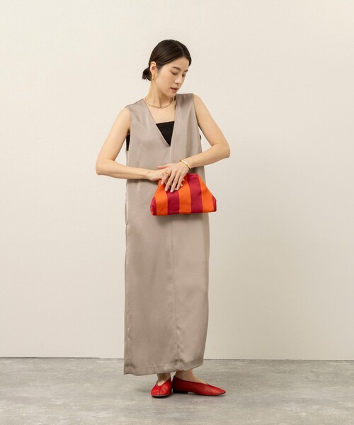 MAQWEL（マクウェル）の「【MAQWEL/マクウェル】ウォッシャブルサテンワンピース（ワンピース・レディース・ベージュ/ブラック・FREE）」の4枚目の写真