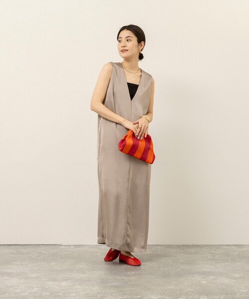 MAQWEL（マクウェル）の「【MAQWEL/マクウェル】ウォッシャブルサテンワンピース（ワンピース・レディース・ベージュ/ブラック・FREE）」の5枚目の写真