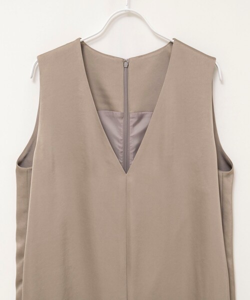 MAQWEL（マクウェル）の「【MAQWEL/マクウェル】ウォッシャブルサテンワンピース（ワンピース・レディース・ベージュ/ブラック・FREE）」の7枚目の写真