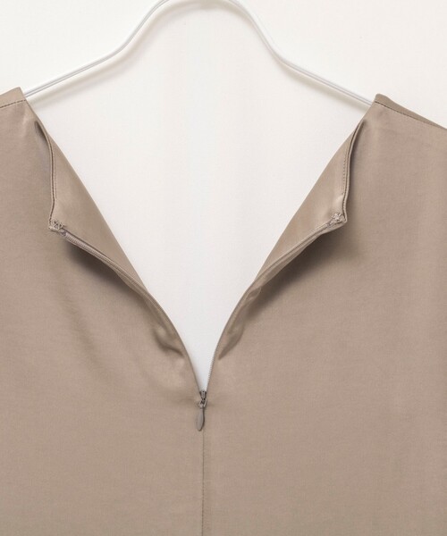 MAQWEL（マクウェル）の「【MAQWEL/マクウェル】ウォッシャブルサテンワンピース（ワンピース・レディース・ベージュ/ブラック・FREE）」の13枚目の写真