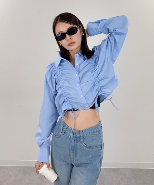 mellomela.（メロメラ）の「フロントシャーリングショート丈シャツ（シャツ/ブラウス・レディース・ホワイト系7/ブルー系3/サックスブルー/オフホワイト・FREE）」の2枚目の写真
