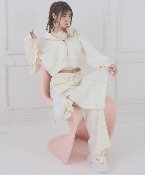 MAJESTIC LEGON（マジェスティックレゴン）の「袖フリルクロップドパーカー（パーカー・レディース・アイボリー/グレー/ピンクベージュ・MEDIUM）」の4枚目の写真