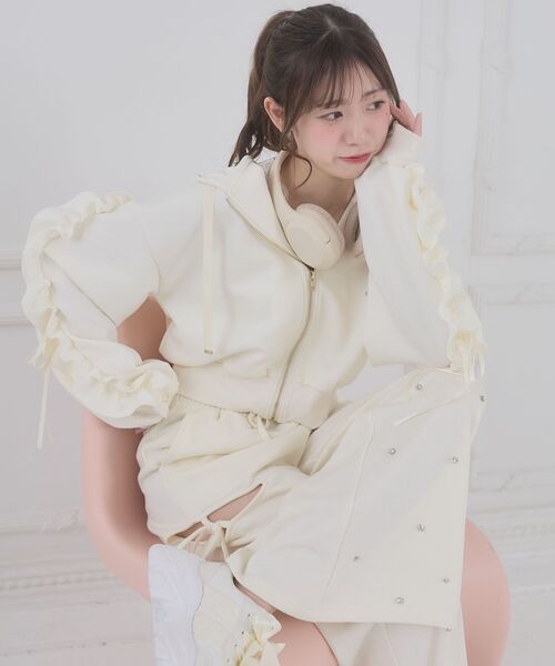 MAJESTIC LEGON（マジェスティックレゴン）の「袖フリルクロップドパーカー（パーカー・レディース・アイボリー/グレー/ピンクベージュ・MEDIUM）」の5枚目の写真