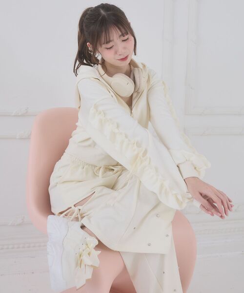 MAJESTIC LEGON（マジェスティックレゴン）の「袖フリルクロップドパーカー（パーカー・レディース・アイボリー/グレー/ピンクベージュ・MEDIUM）」の7枚目の写真