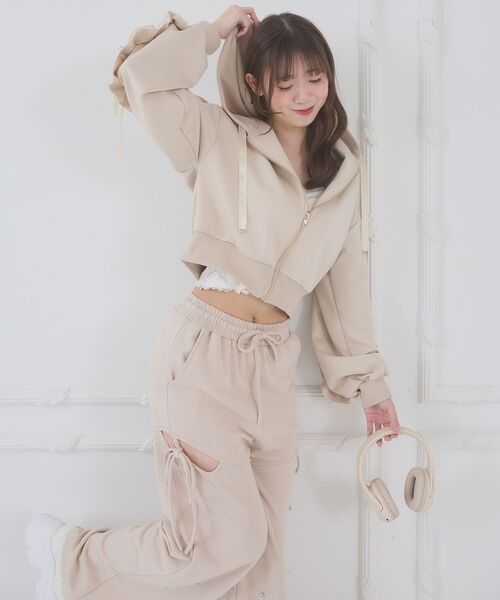 MAJESTIC LEGON（マジェスティックレゴン）の「袖フリルクロップドパーカー（パーカー・レディース・アイボリー/グレー/ピンクベージュ・MEDIUM）」の12枚目の写真