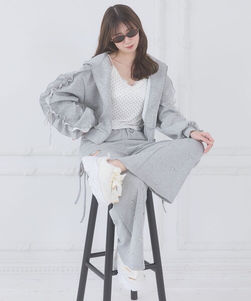 MAJESTIC LEGON（マジェスティックレゴン）の「袖フリルクロップドパーカー（パーカー・レディース・アイボリー/グレー/ピンクベージュ・MEDIUM）」の15枚目の写真