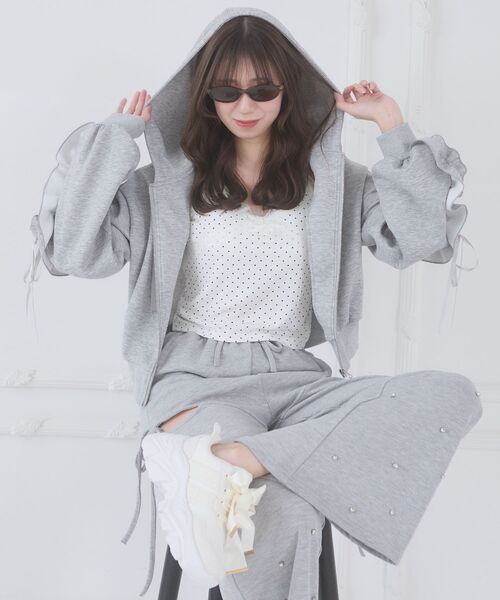 MAJESTIC LEGON（マジェスティックレゴン）の「袖フリルクロップドパーカー（パーカー・レディース・アイボリー/グレー/ピンクベージュ・MEDIUM）」の17枚目の写真