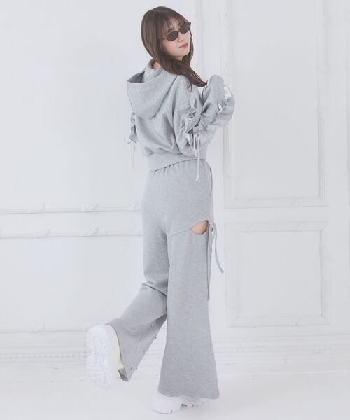 MAJESTIC LEGON（マジェスティックレゴン）の「袖フリルクロップドパーカー（パーカー・レディース・アイボリー/グレー/ピンクベージュ・MEDIUM）」の20枚目の写真