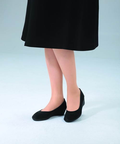 BACKYARD FAMILY(バックヤードファミリー)の「ecla T style BLACKフォーマルパンプス(パンプス・レディース・ブラック・22.5cm/23cm/23.5cm/24cm/24.5cm)」の6枚目の写真