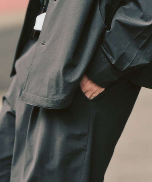 417 EDIFICE（フォーワンセブンエディフィス）の「【FREE MOTION】 イージーパンツ（スラックス・メンズ・カーキ/ブラック系その他/ベージュ・LARGE/MEDIUM/SMALL）」の8枚目の写真