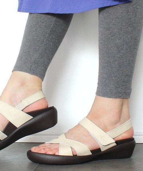 Regetta Canoe（リゲッタカヌー）の「RegettaCanoe フラットウェッジヒール バックベルト サンダル CJFW3519（サンダル・レディース・ブルー/ブラック/アイボリー/マスタード・LL/L/M/S）」の6枚目の写真