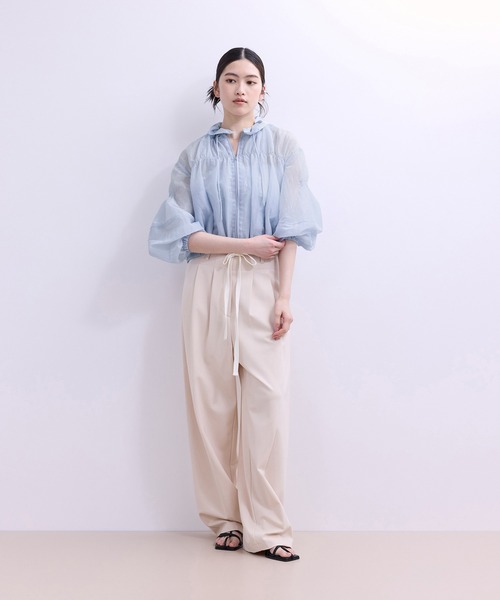 ADAM ET ROPE'(アダムエロペ)の「【WEB限定】ドロストネックギャザーブルゾン(シャツ/ブラウス・レディース・ブラック/サックスブルー/ホワイト系その他5・FREE)」の6枚目の写真