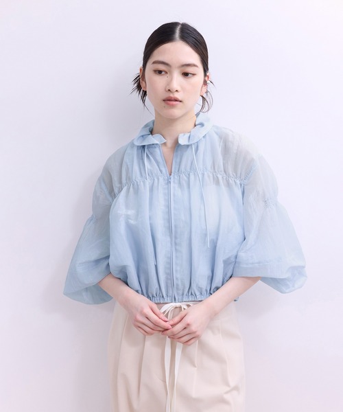 ADAM ET ROPE'(アダムエロペ)の「【WEB限定】ドロストネックギャザーブルゾン(シャツ/ブラウス・レディース・ブラック/サックスブルー/ホワイト系その他5・FREE)」の11枚目の写真