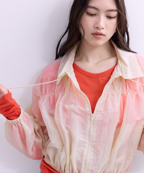 ADAM ET ROPE'(アダムエロペ)の「【WEB限定】ドロストネックギャザーブルゾン(シャツ/ブラウス・レディース・ブラック/サックスブルー/ホワイト系その他5・FREE)」の18枚目の写真