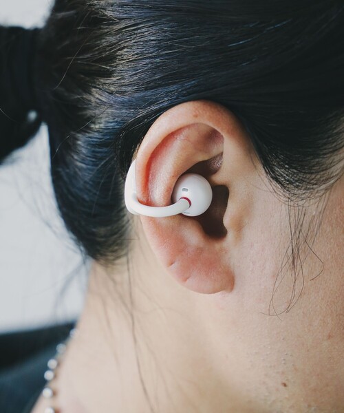 BEAMS RECORDS（ビームスレコーズ）の「【WEB限定】EarFun / Clip（生活家電・メンズ・ホワイト・ONE SIZE）」の2枚目の写真