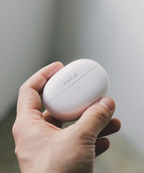 BEAMS RECORDS（ビームスレコーズ）の「【WEB限定】EarFun / Clip（生活家電・メンズ・ホワイト・ONE SIZE）」の4枚目の写真