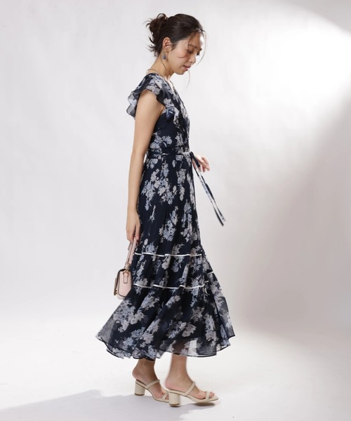 JUSGLITTY（ジャスグリッティー）の「ブーケプリントワンピース（ワンピース・レディース・ライトイエロー/ネイビー・0/1/2）」の5枚目の写真