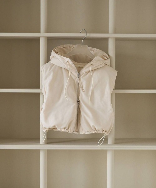 anuke(アンヌーク)の「anuke Hooded Down Vest フードダウンベスト/62620101(ダウンベスト・レディース・アイボリー/ブラウン・ONE SIZE)」の14枚目の写真