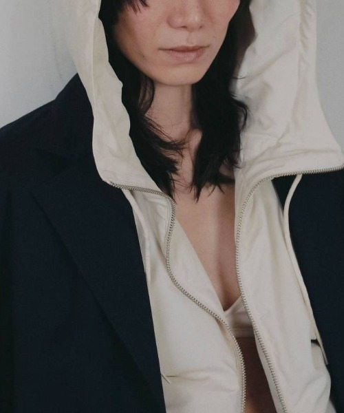 anuke(アンヌーク)の「anuke Hooded Down Vest フードダウンベスト/62620101(ダウンベスト・レディース・アイボリー/ブラウン・ONE SIZE)」の7枚目の写真