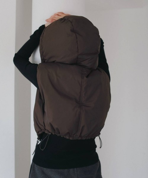 anuke(アンヌーク)の「anuke Hooded Down Vest フードダウンベスト/62620101(ダウンベスト・レディース・アイボリー/ブラウン・ONE SIZE)」の11枚目の写真