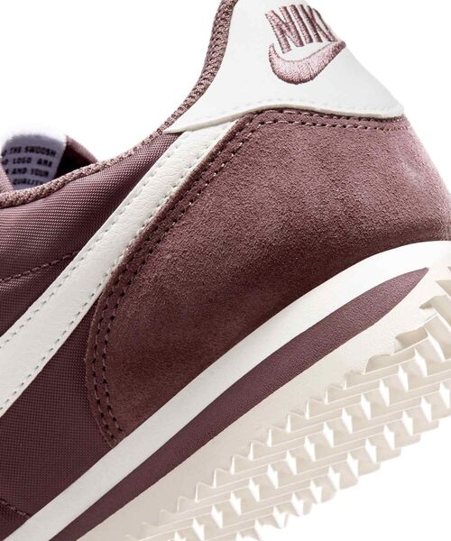 NIKE(ナイキ)の「ナイキ コルテッツ テキスタイル ウィメンズシューズ / Nike Cortez Textile Women's Shoes DZ2795-502 Tattoo(スニーカー・レディース・パープル系その他2・23/23.5/24/25/22.5/24.5/25.5/26/22)」の3枚目の写真