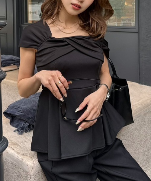 rienda（リエンダ）の「ワンショルペプラムカットトップス　春服　夏服（Tシャツ/カットソー・レディース・ブラック/ライトブルー/ホワイト・FREE）」の2枚目の写真