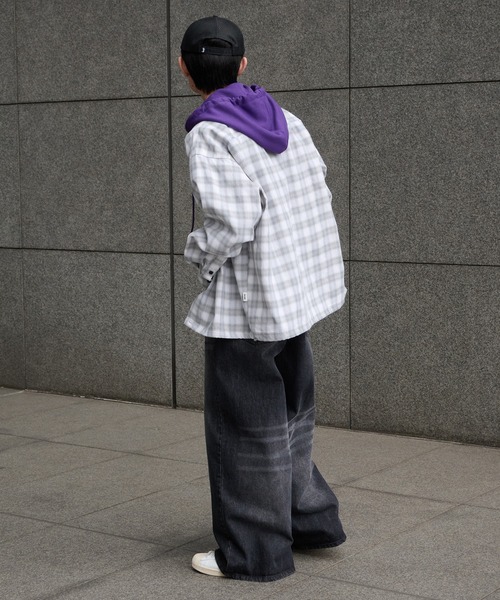 Perushu（ペルーシュ）の「HOODED DRAWSTRING CHECKED SHIRT／フード付きドローコードチェックシャツ（シャツ/ブラウス・メンズ・ホワイト系その他/ネイビー系・LARGE/MEDIUM）」の8枚目の写真