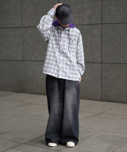 Perushu（ペルーシュ）の「HOODED DRAWSTRING CHECKED SHIRT／フード付きドローコードチェックシャツ（シャツ/ブラウス・メンズ・ホワイト系その他/ネイビー系・LARGE/MEDIUM）」の10枚目の写真