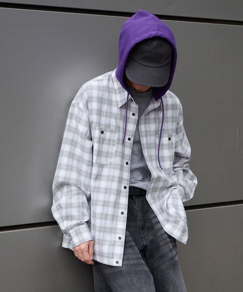 Perushu（ペルーシュ）の「HOODED DRAWSTRING CHECKED SHIRT／フード付きドローコードチェックシャツ（シャツ/ブラウス・メンズ・ホワイト系その他/ネイビー系・LARGE/MEDIUM）」の4枚目の写真