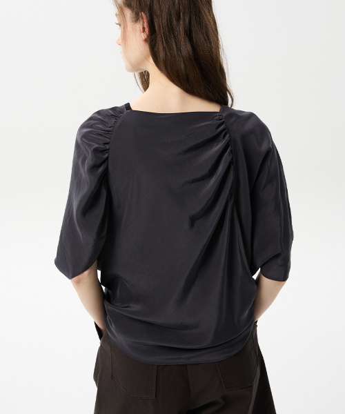 MIDNLOW(ミッドアンドロー)の「Unbalanced Draped Shirts(Grey)(シャツ/ブラウス・レディース・その他・FREE)」の3枚目の写真