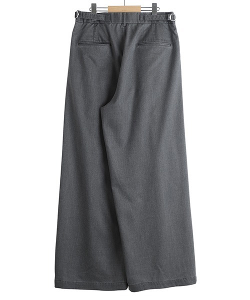 marka（マーカ）の「marka / マーカ：TWO TUCK BUGGY TROUSERS -WASHABLE 2/72 WOOL GABARDINE PIGMENT PRINT-：M26A03PT01C[COR]（その他パンツ・メンズ・チャコールグレー・1(S)/2(M)）」の6枚目の写真