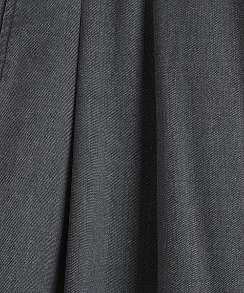 marka（マーカ）の「marka / マーカ：TWO TUCK BUGGY TROUSERS -WASHABLE 2/72 WOOL GABARDINE PIGMENT PRINT-：M26A03PT01C[COR]（その他パンツ・メンズ・チャコールグレー・1(S)/2(M)）」の9枚目の写真