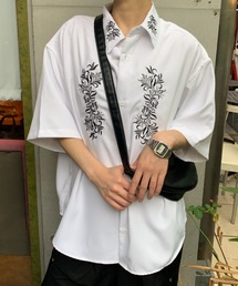 花柄刺繍入り半袖シャツ