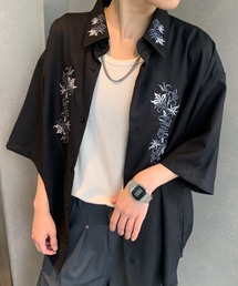 花柄刺繍入り半袖シャツ