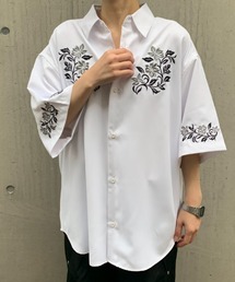 花柄刺繍入り半袖シャツ