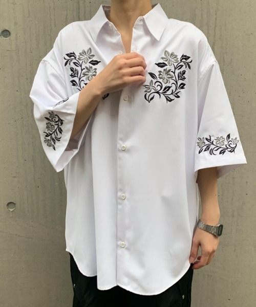 link lot（リンクロット）の「花柄刺繍入り半袖シャツ（シャツ/ブラウス・メンズ・ホワイト系その他/ホワイト/ブラック/ブラック系その他・L/XL/M）」の2枚目の写真