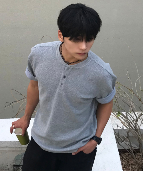 MINDBRIDGE(マインドブリッジ)の「ワッフルヘンリーネックデイリー半袖Tシャツ - 3カラー(Tシャツ/カットソー・メンズ・ホワイト/グレー/ブラック・95/100/105/110)」の5枚目の写真