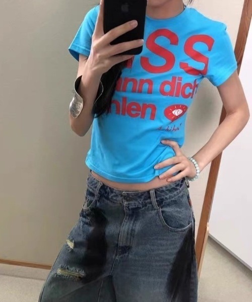 Vipoa(ヴィポア)の「KISS LOGOグラフィックTシャツ(Tシャツ/カットソー・レディース・ブルー/ホワイト・FREE)」の22枚目の写真