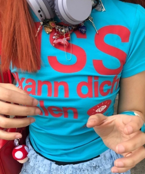 Vipoa（ヴィポア）の「KISS LOGOグラフィックTシャツ（Tシャツ/カットソー・レディース・ブルー/ホワイト・FREE）」の21枚目の写真