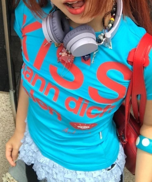 Vipoa（ヴィポア）の「KISS LOGOグラフィックTシャツ（Tシャツ/カットソー・レディース・ブルー/ホワイト・FREE）」の22枚目の写真