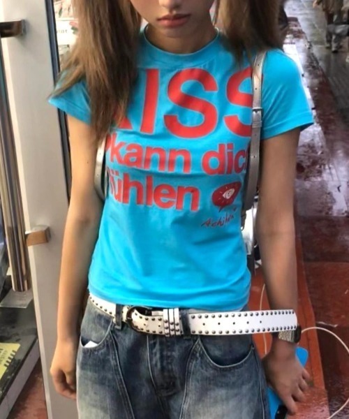 Vipoa(ヴィポア)の「KISS LOGOグラフィックTシャツ(Tシャツ/カットソー・レディース・ブルー/ホワイト・FREE)」の14枚目の写真
