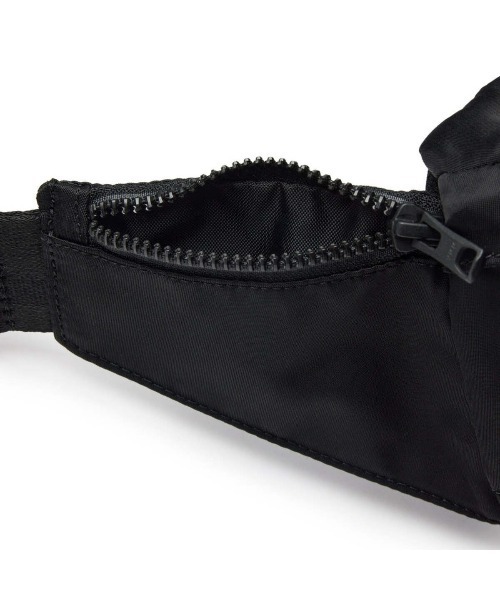 NEW ERA（ニューエラ）の「NEW ERA EXPLORER WAIST BAG N（ニューエラ エクスプローラー ウエスト バッグ N）（ショルダーバッグ・メンズ・ブラック・ONE SIZE）」の11枚目の写真