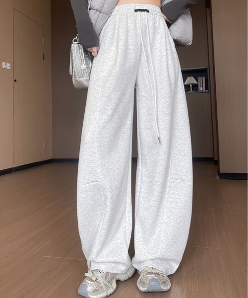 &soiree(アンドソワレ)の「切り替えバレルスウェットパンツ(スウェットパンツ・レディース・チャコール/ネイビー/杢グレー/アッシュ/アイボリー/ブラック・SMALL/MEDIUM/LARGE/X-LARGE)」の4枚目の写真
