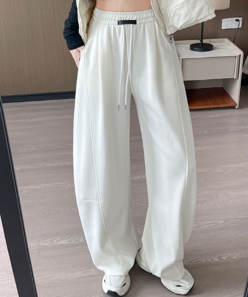 &soiree(アンドソワレ)の「切り替えバレルスウェットパンツ(スウェットパンツ・レディース・チャコール/ネイビー/杢グレー/アッシュ/アイボリー/ブラック・SMALL/MEDIUM/LARGE/X-LARGE)」の1枚目の写真